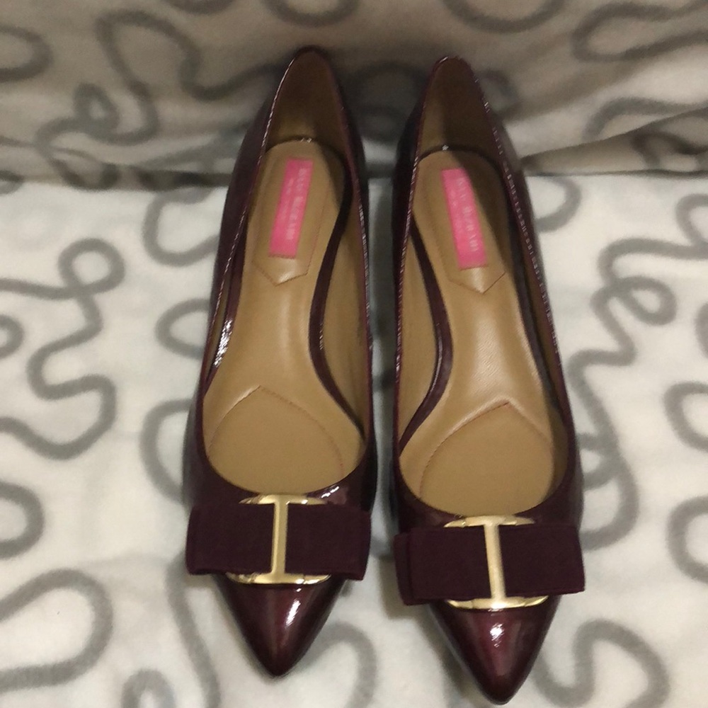 Isaac Mizrahi Pointed toe with kitten heels
